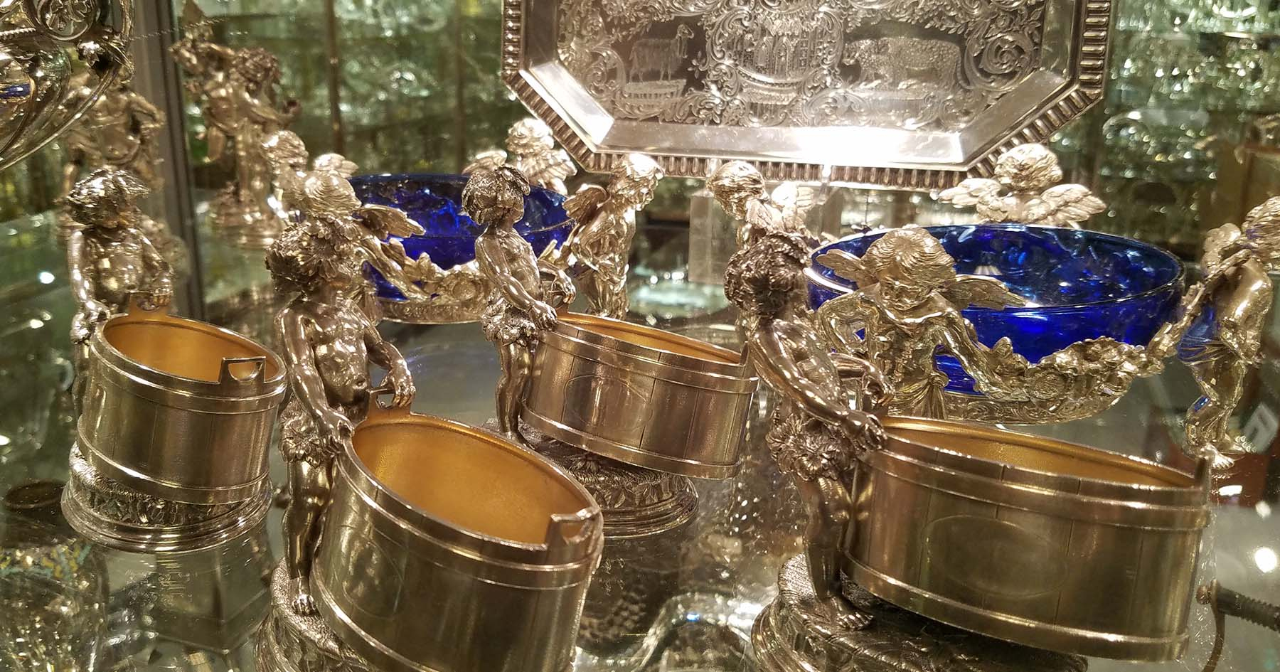 ManArtsAntiquesCenter_PuttiGrapeTroughs